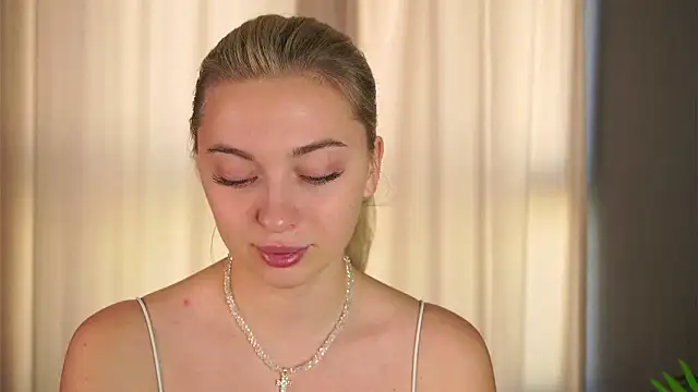 christie luv online show from 15, 10, 2025