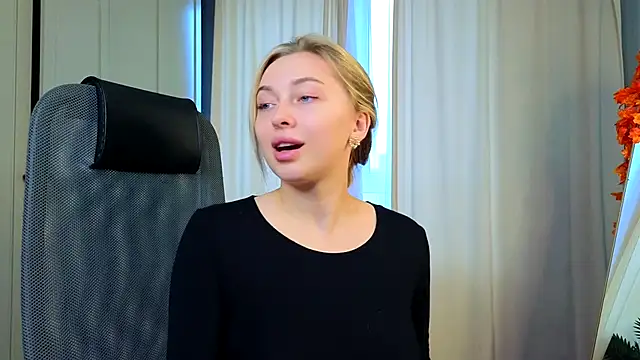 christie luv online show from 20, 11, 2025