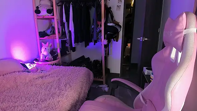 Loona s online show from 12, 4, 2026