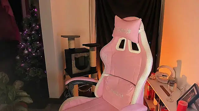 Loona s online show from 14, 11, 2025