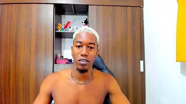 Snapshot of Dreamastercum_ chatting on 13, 10, 2025 Dreamastercum online show from 13, 10, 2025