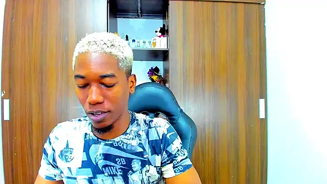 Snapshot of Dreamastercum_ chatting on 9, 10, 2025 Dreamastercum online show from 9, 10, 2025