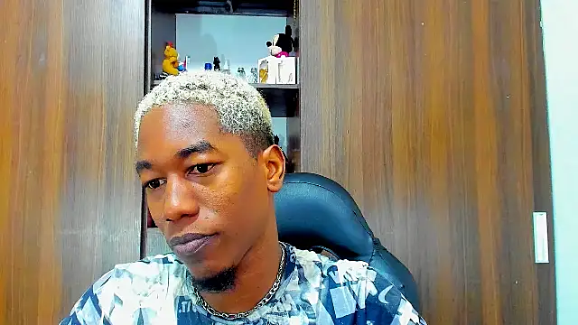 Snapshot of Dreamastercum_ chatting on 11, 10, 2025 Dreamastercum online show from 11, 10, 2025