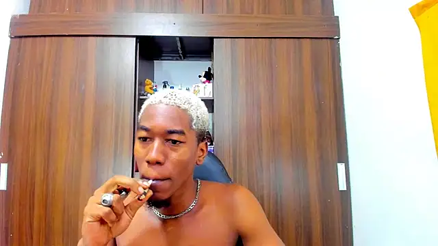 Snapshot of Dreamastercum_ chatting on 14, 10, 2025 Dreamastercum online show from 14, 10, 2025