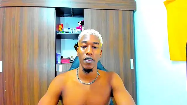 Snapshot of Dreamastercum_ chatting on 25, 10, 2025 Dreamastercum online show from 25, 10, 2025