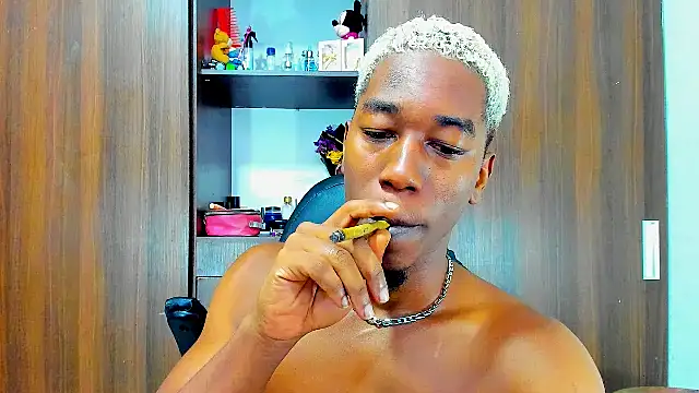 Snapshot of Dreamastercum_ chatting on 12, 10, 2025 Dreamastercum online show from 12, 10, 2025