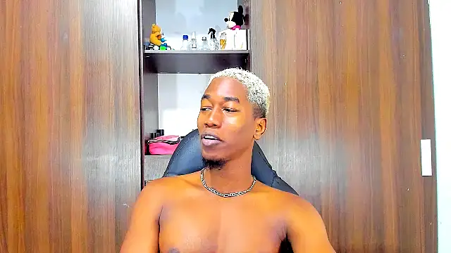 Snapshot of Dreamastercum_ chatting on 10, 10, 2025 Dreamastercum online show from 10, 10, 2025