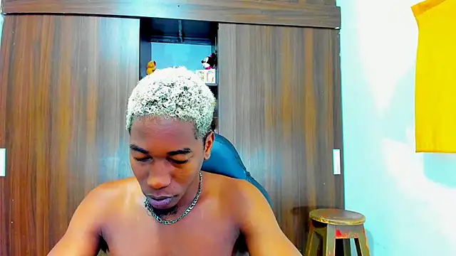 Snapshot of Dreamastercum_ chatting on 21, 10, 2025 Dreamastercum online show from 21, 10, 2025