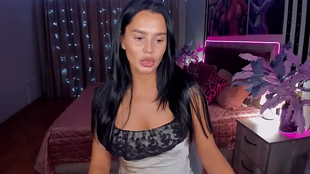 Snapshot of DanaSincere chatting on 22, 11, 2025 DanaSincere online show from 22, 11, 2025