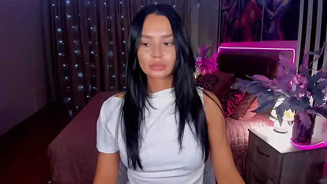 Snapshot of DanaSincere chatting on 12, 11, 2025 DanaSincere online show from 12, 11, 2025