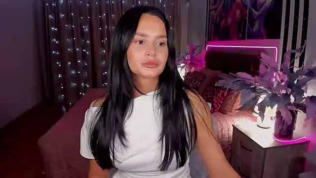 Snapshot of DanaSincere chatting on 13, 11, 2025 DanaSincere online show from 13, 11, 2025