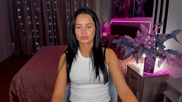 Snapshot of DanaSincere chatting on 23, 10, 2025 DanaSincere online show from 23, 10, 2025