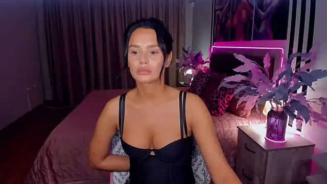 Snapshot of DanaSincere chatting on 14, 10, 2025 DanaSincere online show from 14, 10, 2025