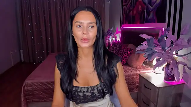 Snapshot of DanaSincere chatting on 18, 11, 2025 DanaSincere online show from 18, 11, 2025