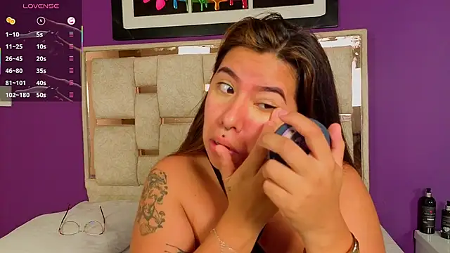 emilyy cooperr online show from 13, 4, 2026