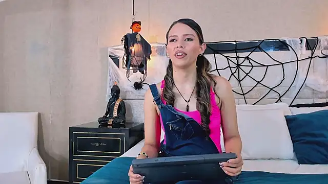 LiliJensen online show from 17, 10, 2025