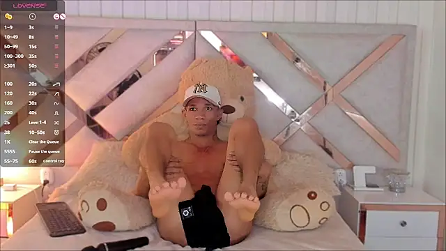 CRAZY-BOY99 online show from 2, 3, 2025