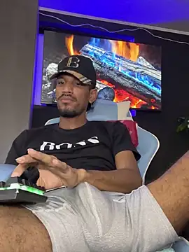 Snapshot of Miguel_bigcock chatting on 8, 3, 2025 Miguel bigcock online show from 8, 3, 2025