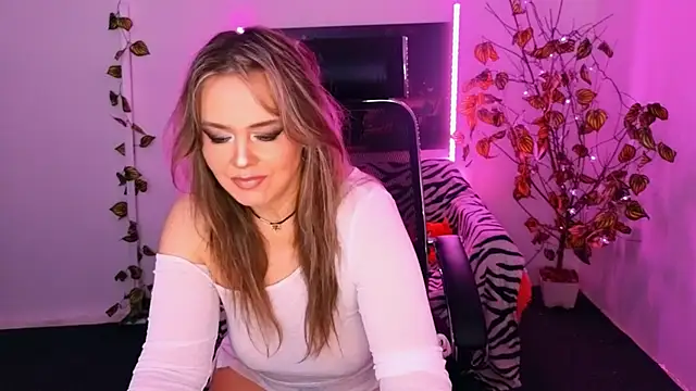 Snapshot of AnielaFox chatting on 11, 11, 2025 AnielaFox online show from 11, 11, 2025