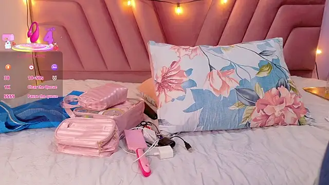 playfulcurvy online show from 2, 11, 2025