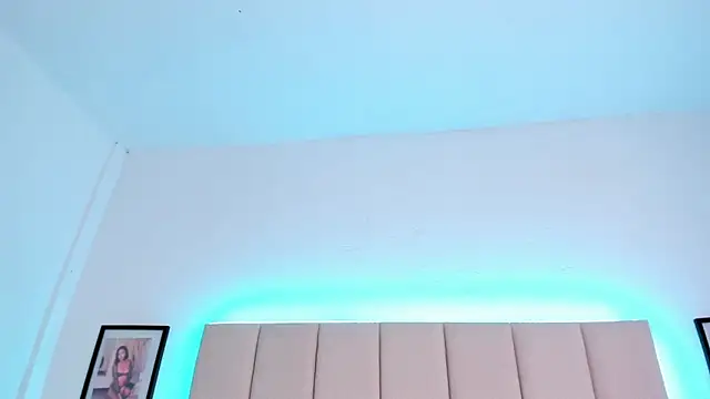 aurora collinss  online show from 19, 3, 2026