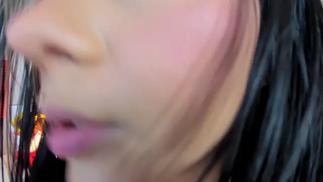 aurora collinss  online show from 18, 10, 2025