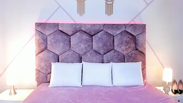 aurora collinss  online show from 9, 11, 2025