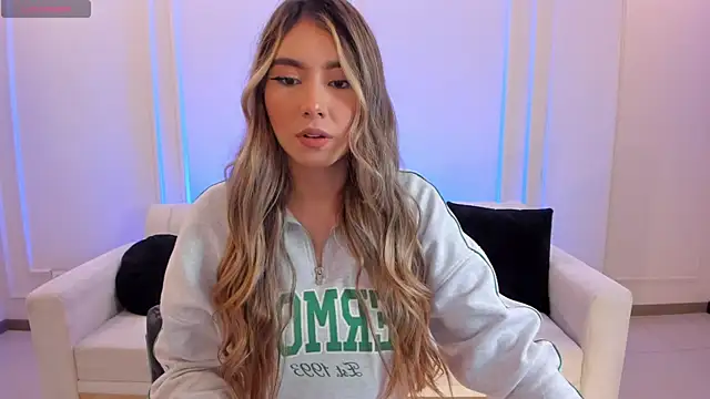 Snapshot of MaddisonCollins chatting on 22, 5, 2026 MaddisonCollins online show from 22, 5, 2026