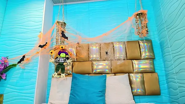 Mia Montess online show from 24, 10, 2025