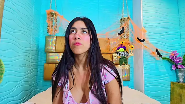 Mia Montess online show from 25, 10, 2025