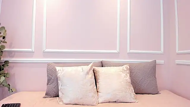 Lucy Canel online show from 17, 12, 2025