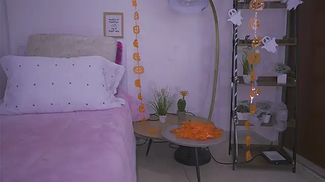 Snapshot of tommy_blue chatting on 22, 10, 2025 tommy blue online show from 22, 10, 2025