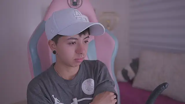 Snapshot of tommy_blue chatting on 19, 11, 2025 tommy blue online show from 19, 11, 2025