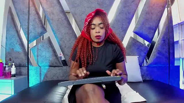 CandyMartinez  online show from 20, 12, 2025