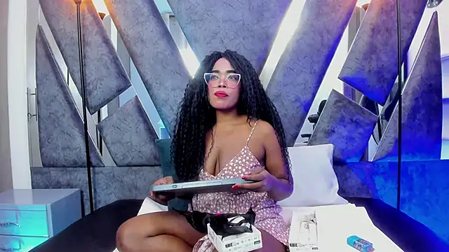 CandyMartinez  online show from 17, 10, 2025