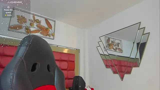 Snapshot of SaskiaGrendel chatting on 8, 11, 2025 SaskiaGrendel online show from 8, 11, 2025