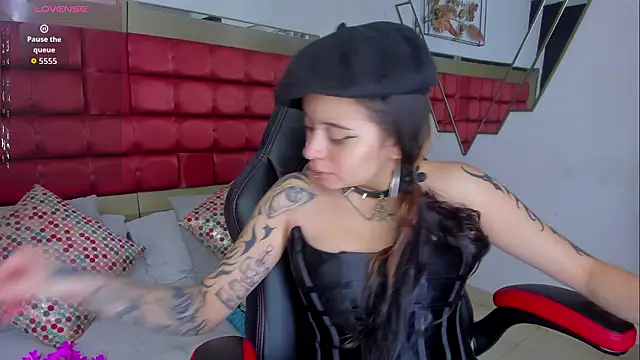 SaskiaGrendel online show from 3, 2, 2026