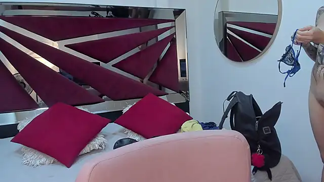 Snapshot of SaskiaGrendel chatting on 12, 11, 2025 SaskiaGrendel online show from 12, 11, 2025