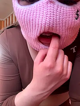 Snapshot of floooohv chatting on 7, 11, 2025 floooohv online show from 7, 11, 2025