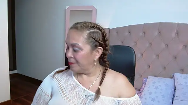 scarlettbooty online show from 9, 3, 2025