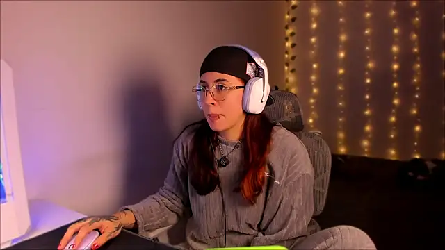 Snapshot of Camil_Lee chatting on 28, 10, 2025 Camil Lee online show from 28, 10, 2025