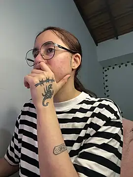 Snapshot of Camil_Lee chatting on 7, 3, 2025 Camil Lee online show from 7, 3, 2025