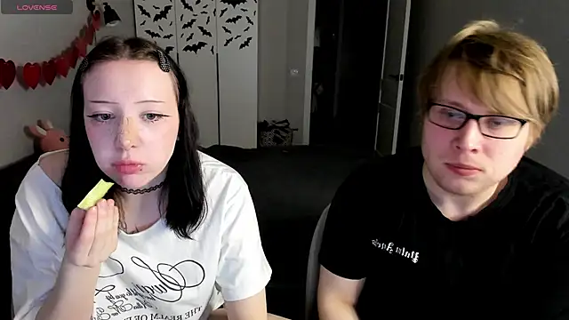 Snapshot of JayMollyy chatting on 17, 4, 2026 JayMollyy online show from 17, 4, 2026