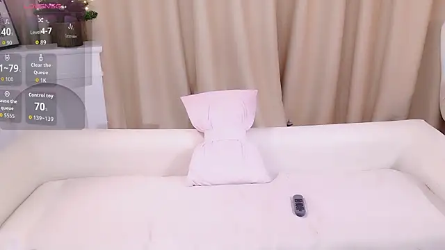 Snapshot of honey113 chatting on 14, 12, 2025 honey113 online show from 14, 12, 2025