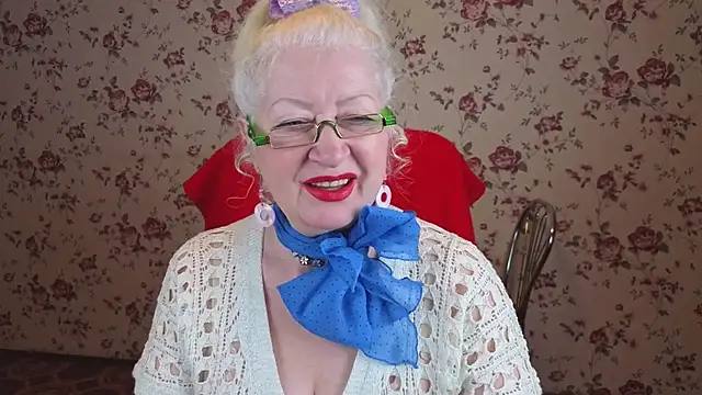 Maya Mayflower online show from 25, 11, 2025