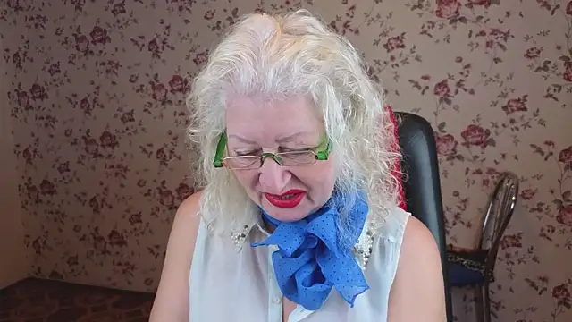 Maya Mayflower online show from 10, 11, 2025