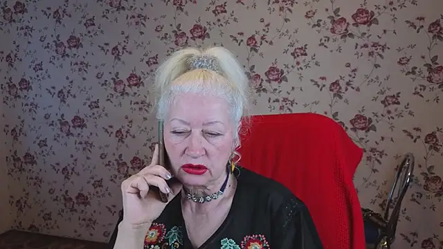 Maya Mayflower online show from 30, 11, 2025