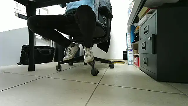 Snapshot of GM51-1988 chatting on 22, 10, 2025 GM51-1988 online show from 22, 10, 2025