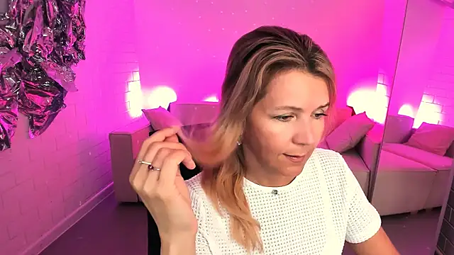 NicoleHitman online show from 25, 6, 2026