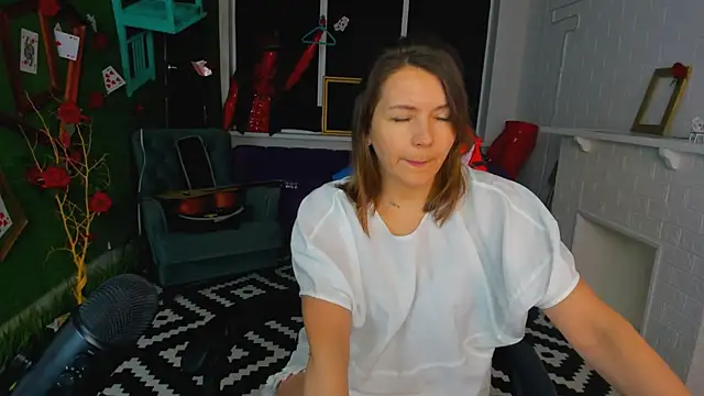 NicoleHitman online show from 5, 3, 2025